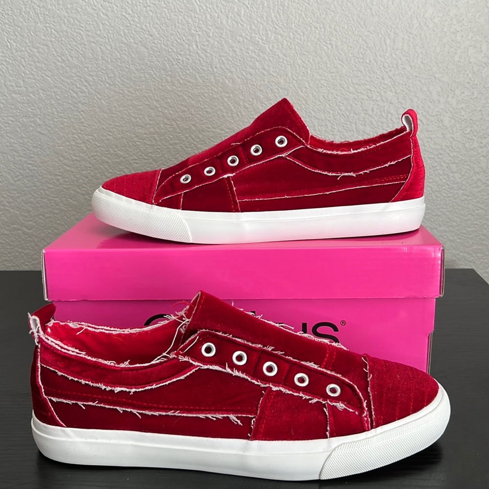 Corkys "Babalu" Slip-on Velvet Canvas Sneakers. Size 9